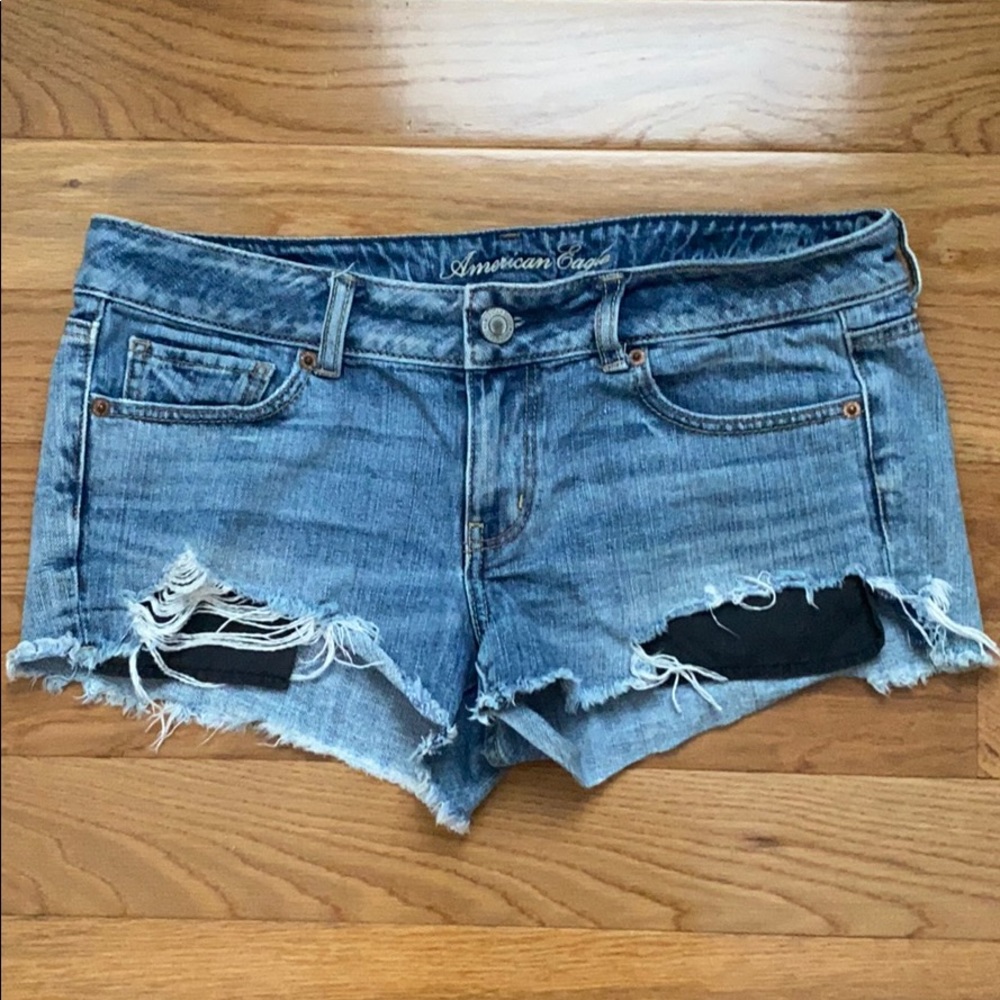 American Eagle low-rise cutoff short